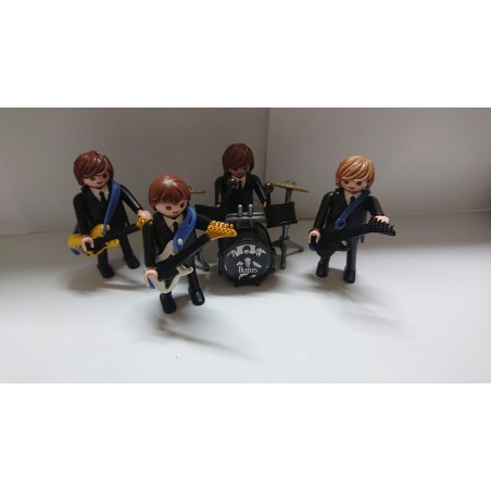 "The Beatles" con 4 muñecos